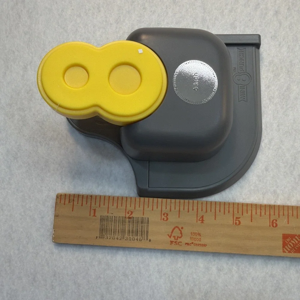 We R Memory Keepers Mini 8 Punch 6" Loop - Paper, Border, Edger - Picture 13 of 16
